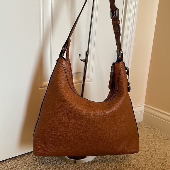 Gucci GG Charm Hobo Camel Pebbled Leather Shoulder Bag - Picture 3 of 16